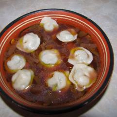 Рецепти:   Смачний ароматний борщ з вушками