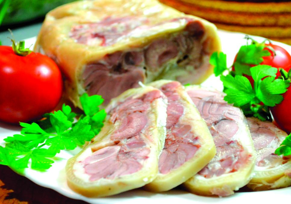 Рецепти:   Смачний апетитний рулет зі свинячої рульки