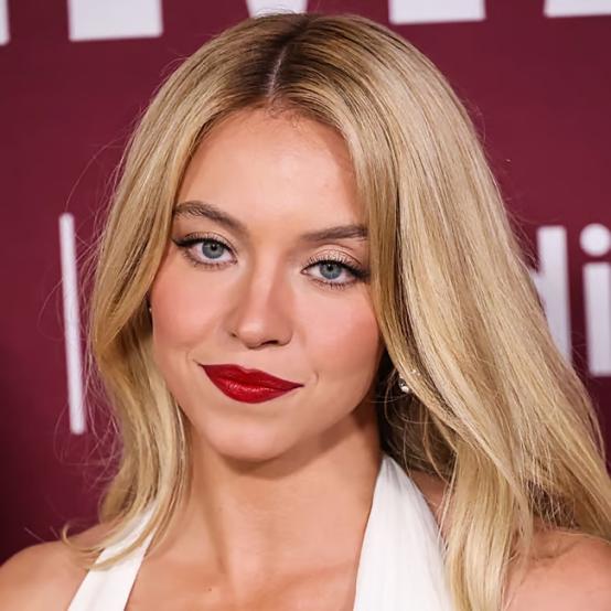 Сідні Свіні вразила голлівудським образом на прем’єрі фільму