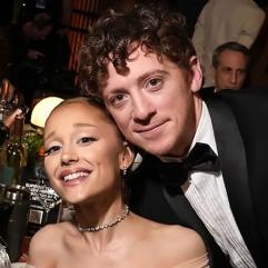 Аріана Гранде та Ітан Слейтер: нові подробиці «недбалого» роману на знімальному майданчику