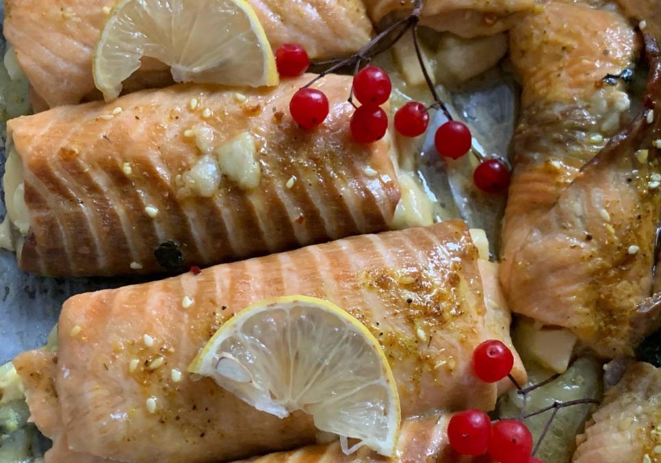 Рецепти:   Смачна апетитна риба з плавленим сиром та шпинатом