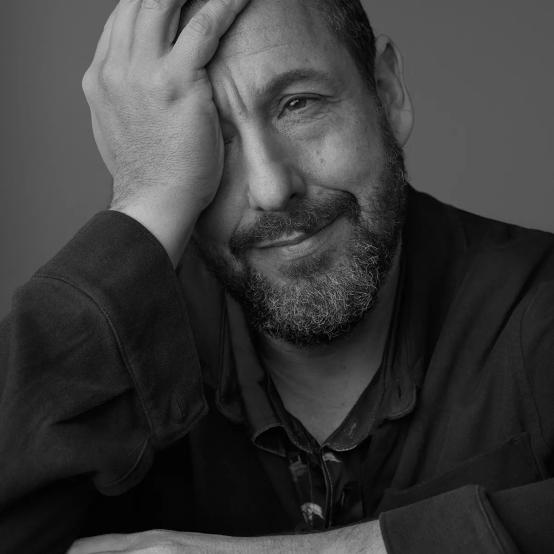 Адам Сендлер та Аріана Гранде обговорили свої нетипові ролі та мистецтво щирості