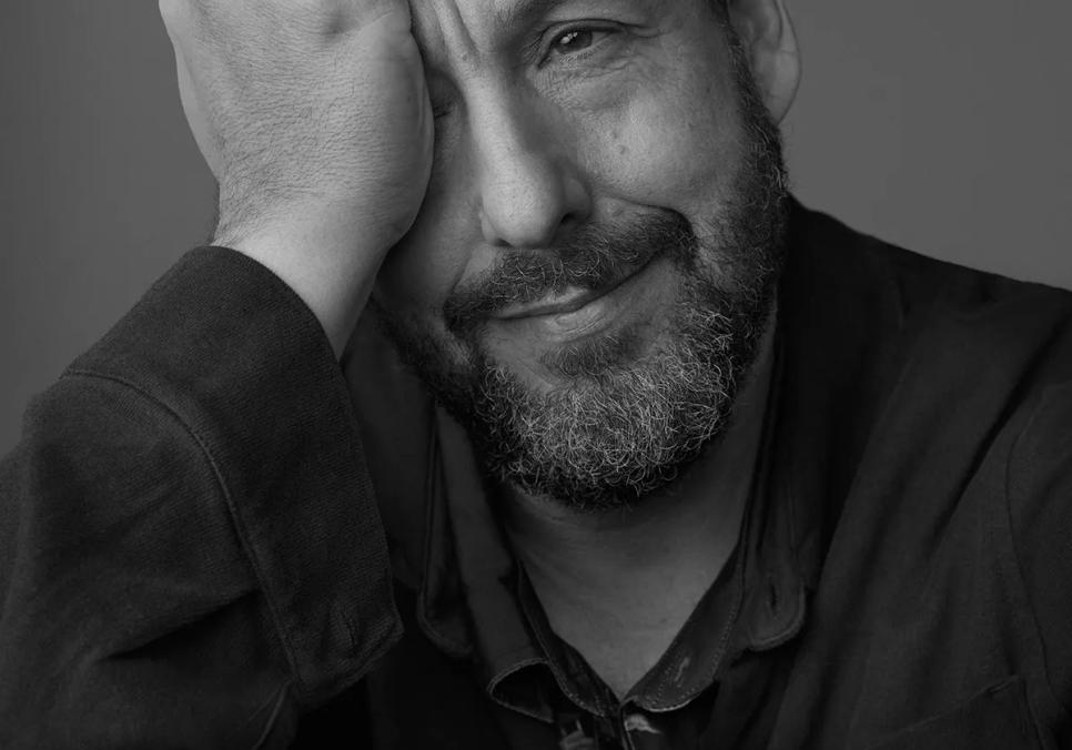 Адам Сендлер та Аріана Гранде обговорили свої нетипові ролі та мистецтво щирості