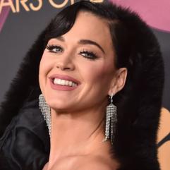 Кеті Перрі демонструє розкішну фігуру в мінісукні на тлі судової війни з ветераном-інвалідом