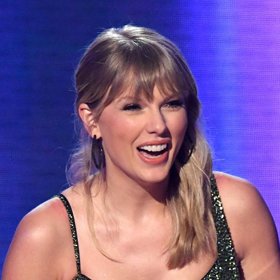 Тревіс Келсі розповів про особливий подарунок для своєї нареченої Тейлор Свіфт