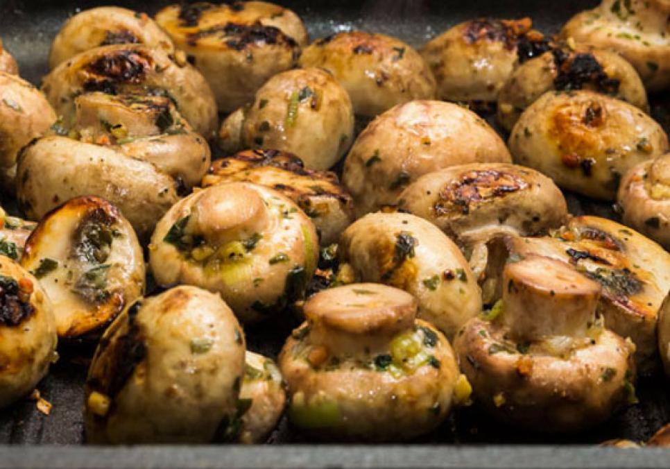 Рецепти:   Смачні соковиті печериці з начинкою