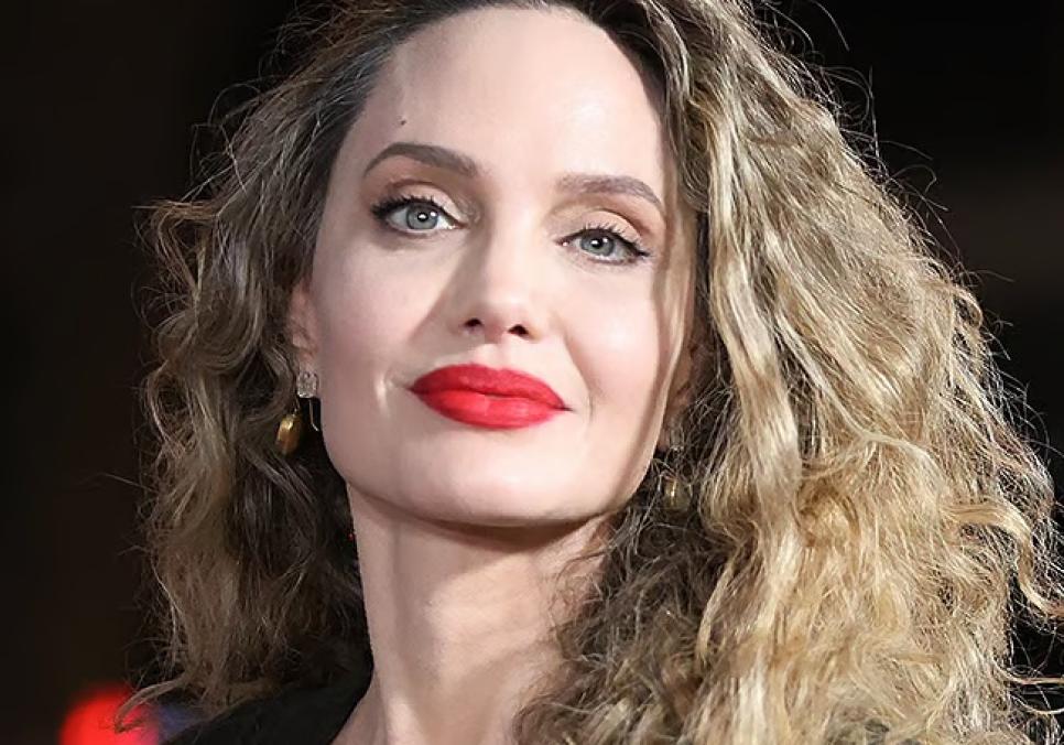 Анджеліна Джолі показала шрами після операції заради ризику захворіти на рак молочної залози