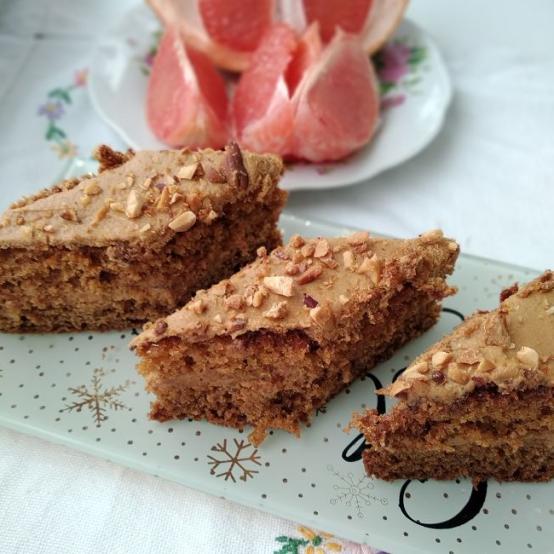 Рецепти:   Смачний домашній пиріг  «Арахісово-медовий»