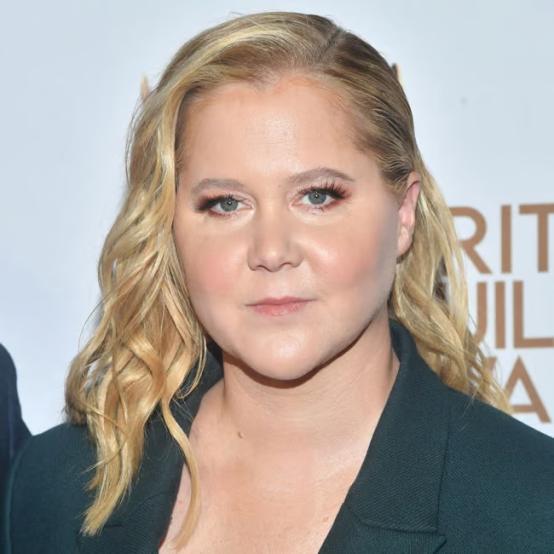 Емі Шумер вразила мережу феноменальним схудненням у новому відео до Хануки