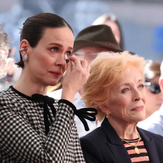 Голланд Тейлор: в емоційній промові на Алеї слави Голлівуду партнерка назвала Сару Полсон «сяючою зіркою»