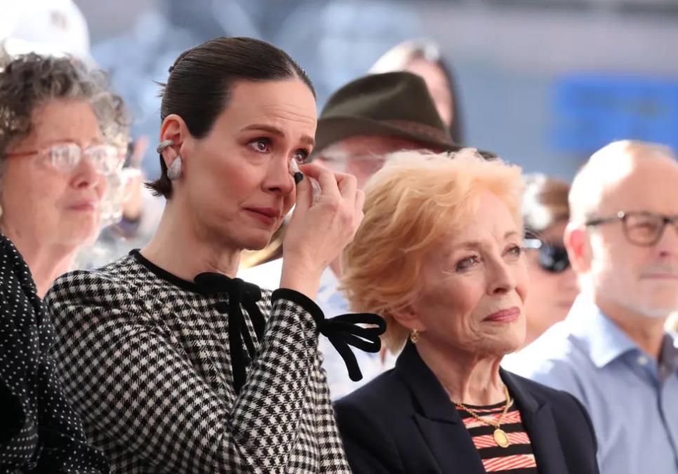 Голланд Тейлор: в емоційній промові на Алеї слави Голлівуду партнерка назвала Сару Полсон «сяючою зіркою»