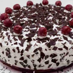 Рецепти:    Смачний святковий торт «Вишенька»