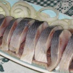 Рецепти:   Смачний апетитний маринований оселедець