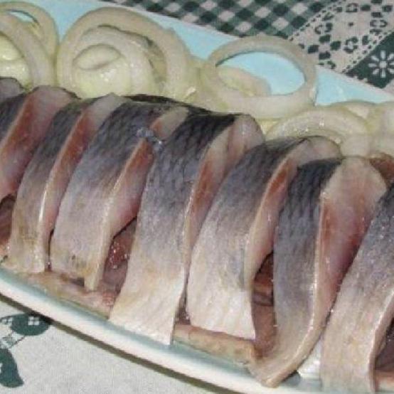 Рецепти:   Смачний апетитний маринований оселедець
