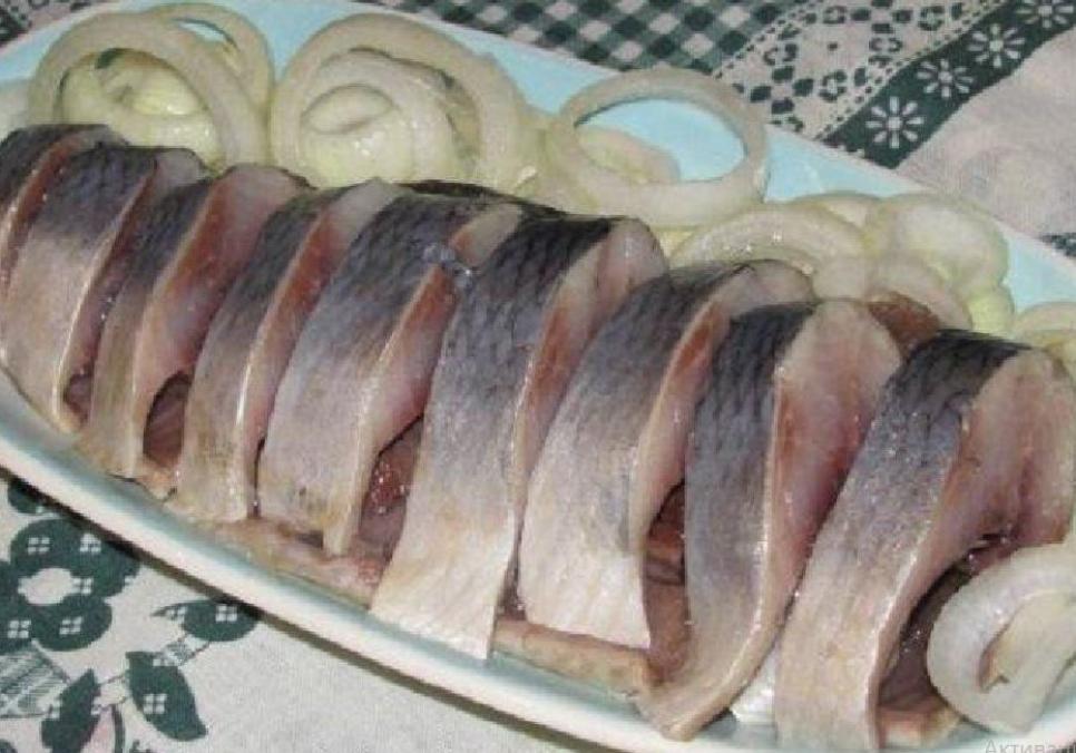 Рецепти:   Смачний апетитний маринований оселедець