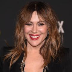 Алісса Мілано спричинила суперечки в мережі своїм селфі «без макіяжу» на 53-річчя