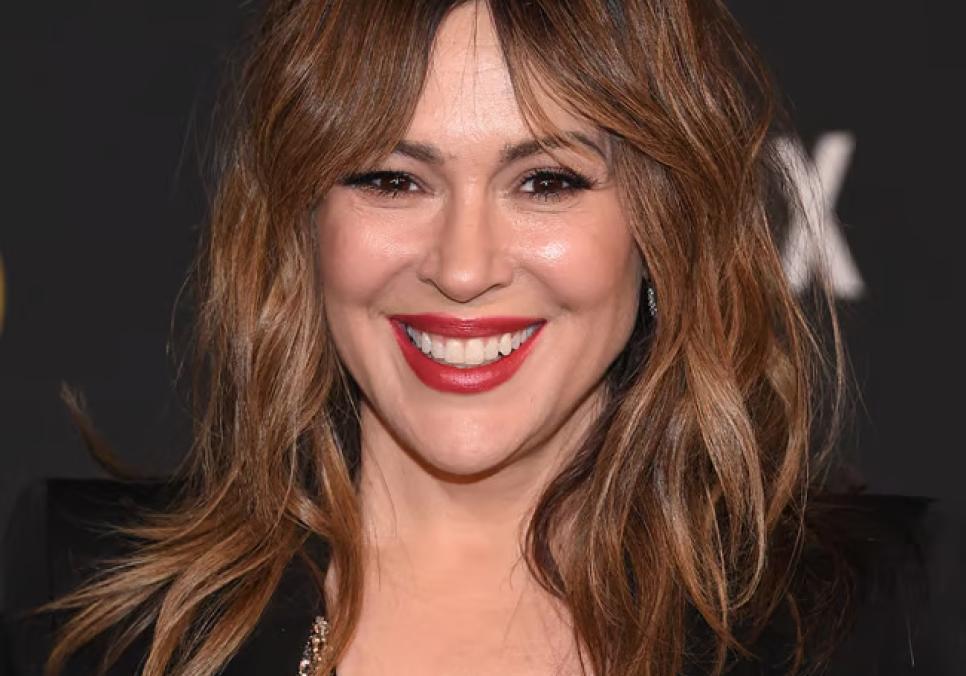 Алісса Мілано спричинила суперечки в мережі своїм селфі «без макіяжу» на 53-річчя