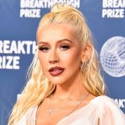 Крістіна Агілера породила суперечки своїм різдвяним міні