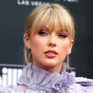 Тейлор Свіфт розкриває таємниці фіналу туру в серіалі «Кінець епохи»