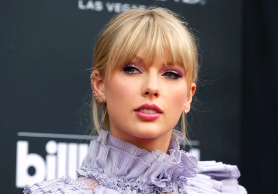 Тейлор Свіфт розкриває таємниці фіналу туру в серіалі «Кінець епохи»