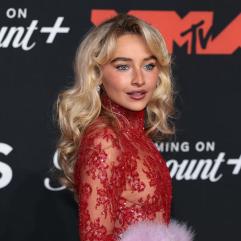 Сабріну Карпентер звинуватили у захисті злочинців, спотворивши її аудіо на відео про арешти мігрантів