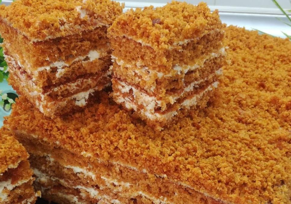 Рецепти:   Смачний домашній ніжний медовий торт