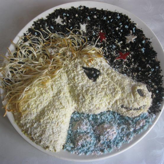 Рецепти:   Смачний  святковий закусочний салат  «На зустріч року Коня»