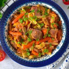 Рецепти:   Смачна ароматна тушкована капуста з телятиною