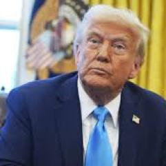 Дональд Трамп розв’язав «різдвяну війну» проти Стівена Колберта через жарти про Центр Кеннеді