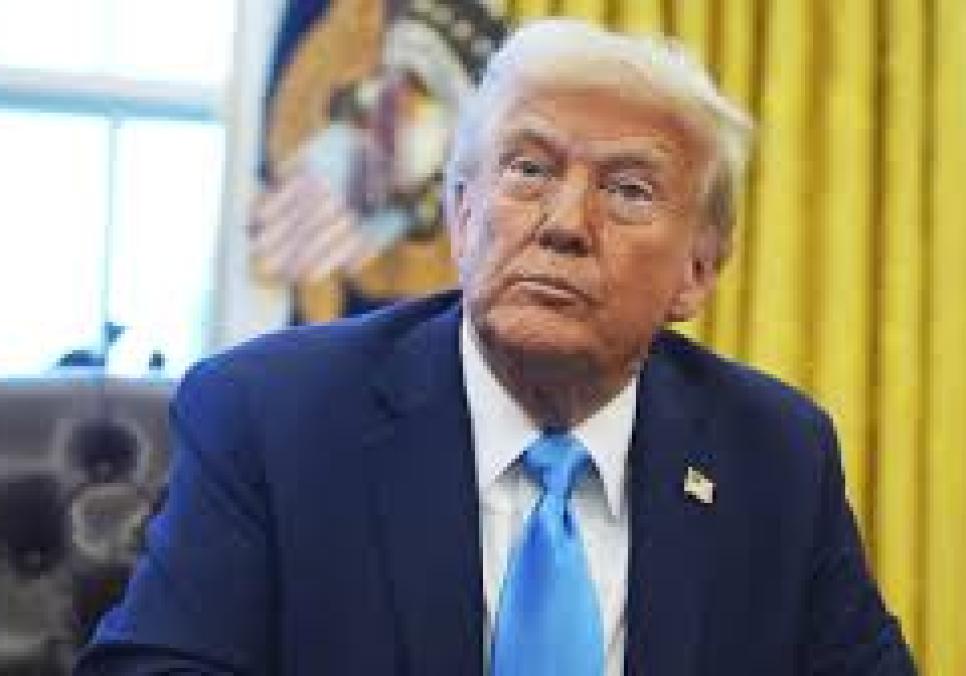 Дональд Трамп розв’язав «різдвяну війну» проти Стівена Колберта через жарти про Центр Кеннеді