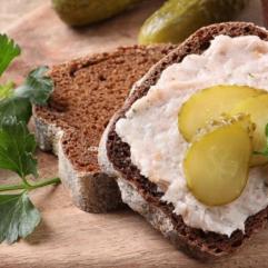 Рецепти:   Смачна корисна домашня закуска з сала