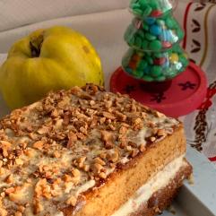 Рецепти:   Смачний домашній пиріг з медом і айвою