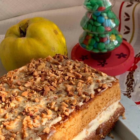 Рецепти:   Смачний домашній пиріг з медом і айвою