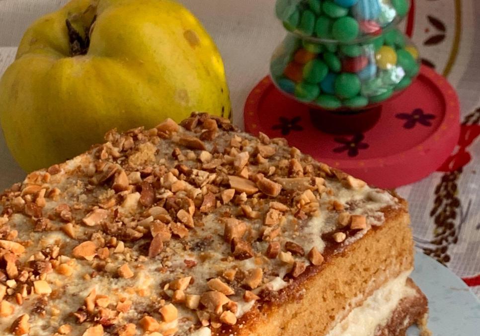 Рецепти:   Смачний домашній пиріг з медом і айвою