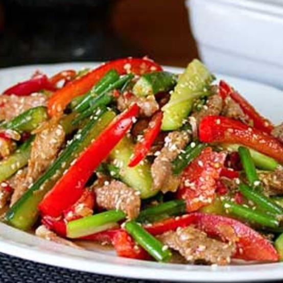 Смачний м’ясний салат з овочами по-корейськи