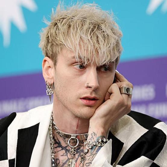 Machine Gun Kelly здивував фанатів новою зачіскою та бородою