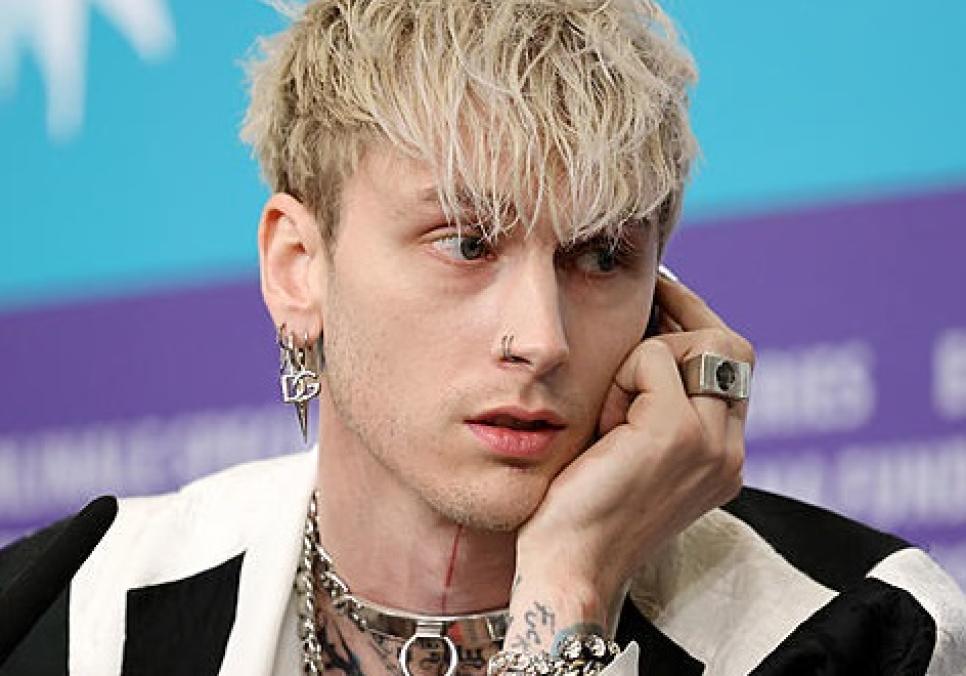 Machine Gun Kelly здивував фанатів новою зачіскою та бородою