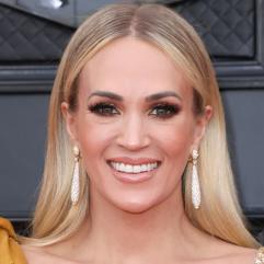 Керрі Андервуд вразила фанатів розкішним образом для реклами фіналу Супербоулу