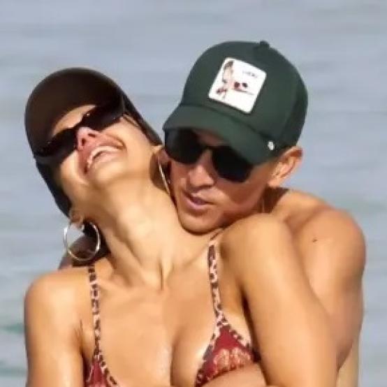 Джессіка Альба та Денні Рамірес відсвяткували День святого Валентина на пляжі в Маямі