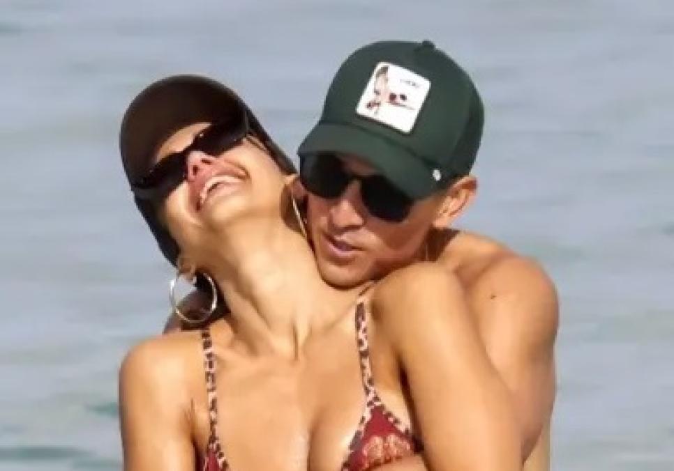 Джессіка Альба та Денні Рамірес відсвяткували День святого Валентина на пляжі в Маямі