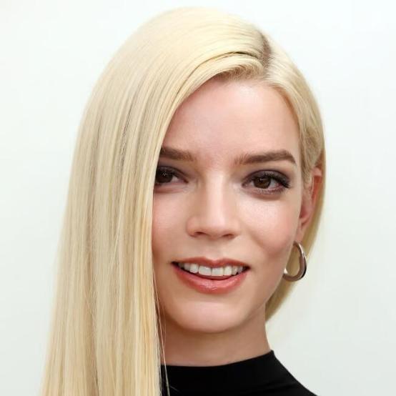 Аня Тейлор-Джой зачарувала шанувальників у новій гламурній кампанії Dior Beauty