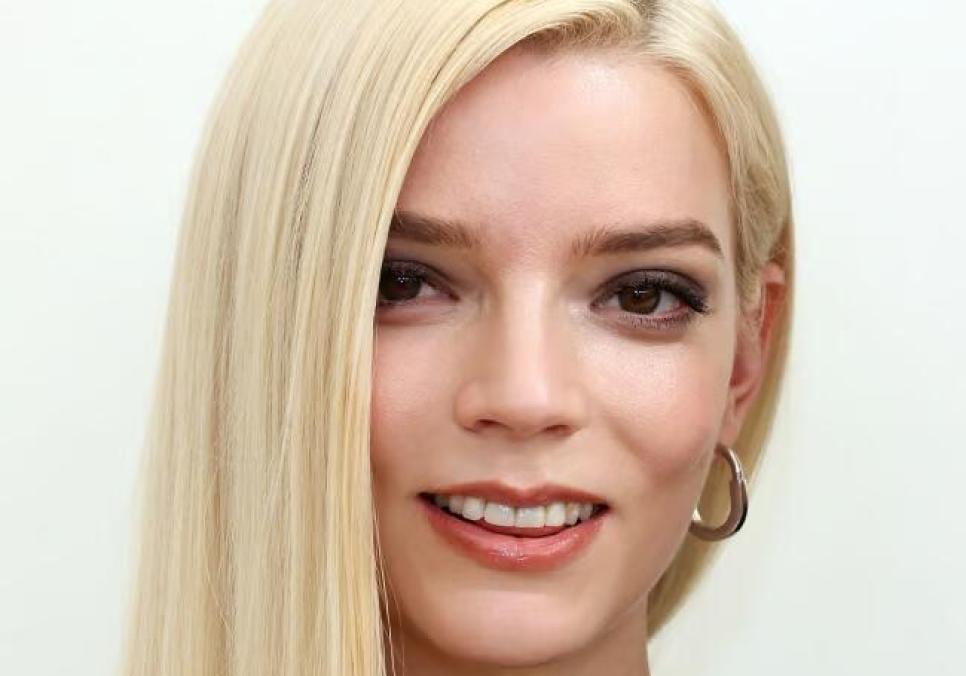 Аня Тейлор-Джой зачарувала шанувальників у новій гламурній кампанії Dior Beauty