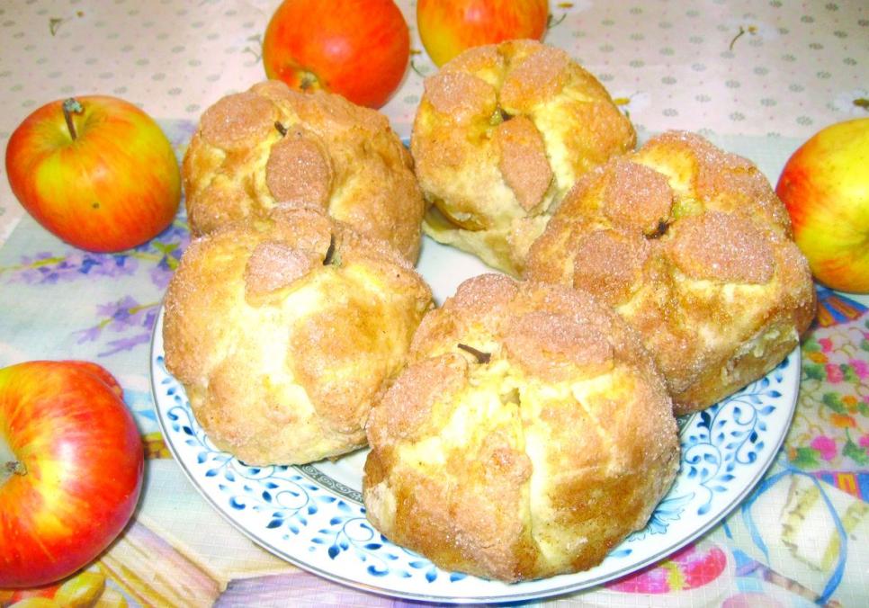 Рецепти:   Смачні апетитні яблучка в тісті