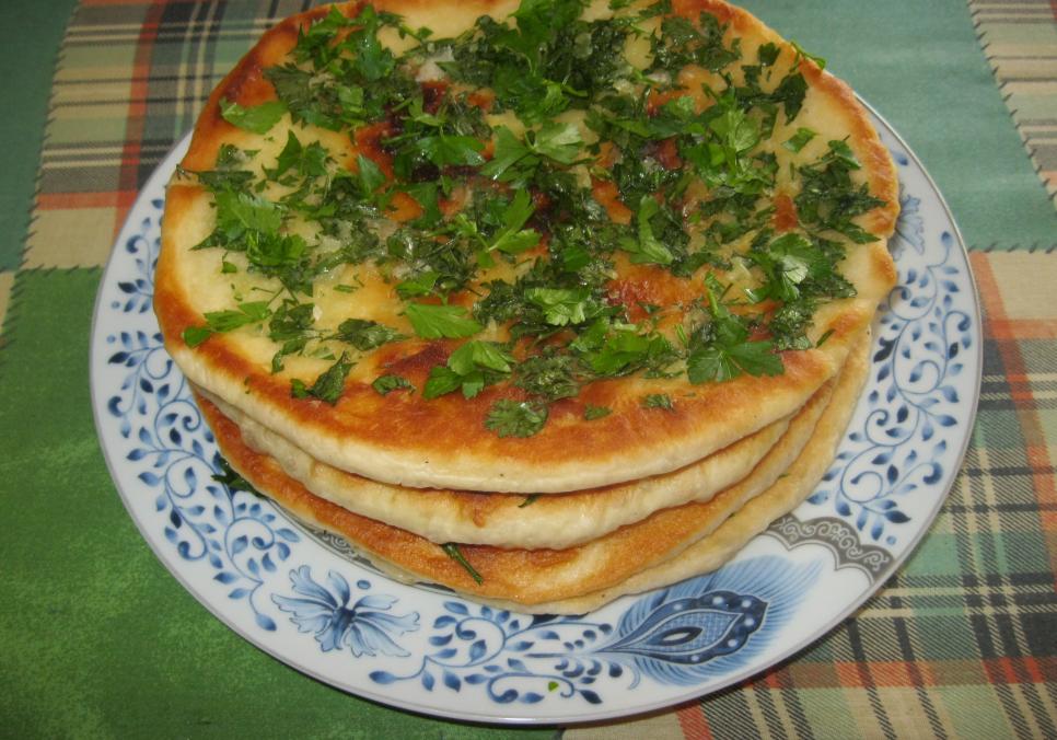 Рецепти:   Смачні домашні апетитні коржики з часником