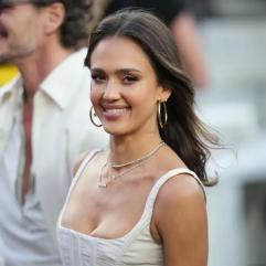 Джессіка Альба відсвяткувала офіційне розлучення з Кешем Ворреном на пляжі в Маямі