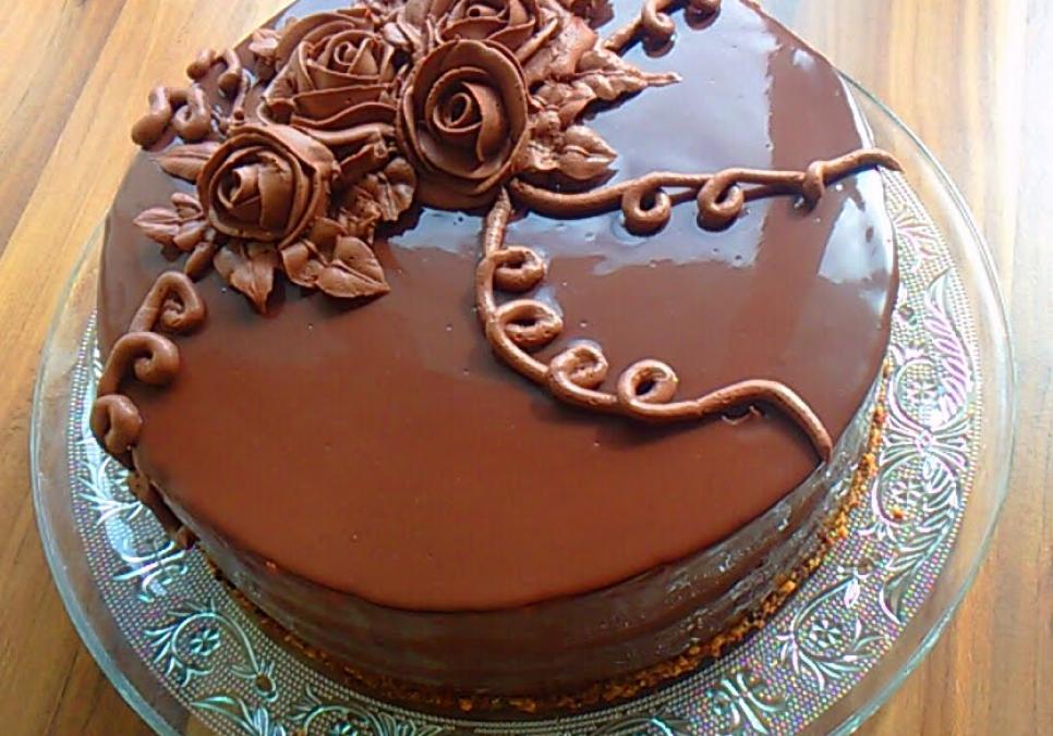 Рецепти:  Смачний ніжний домашній бісквітний торт  «Трояндове серце»