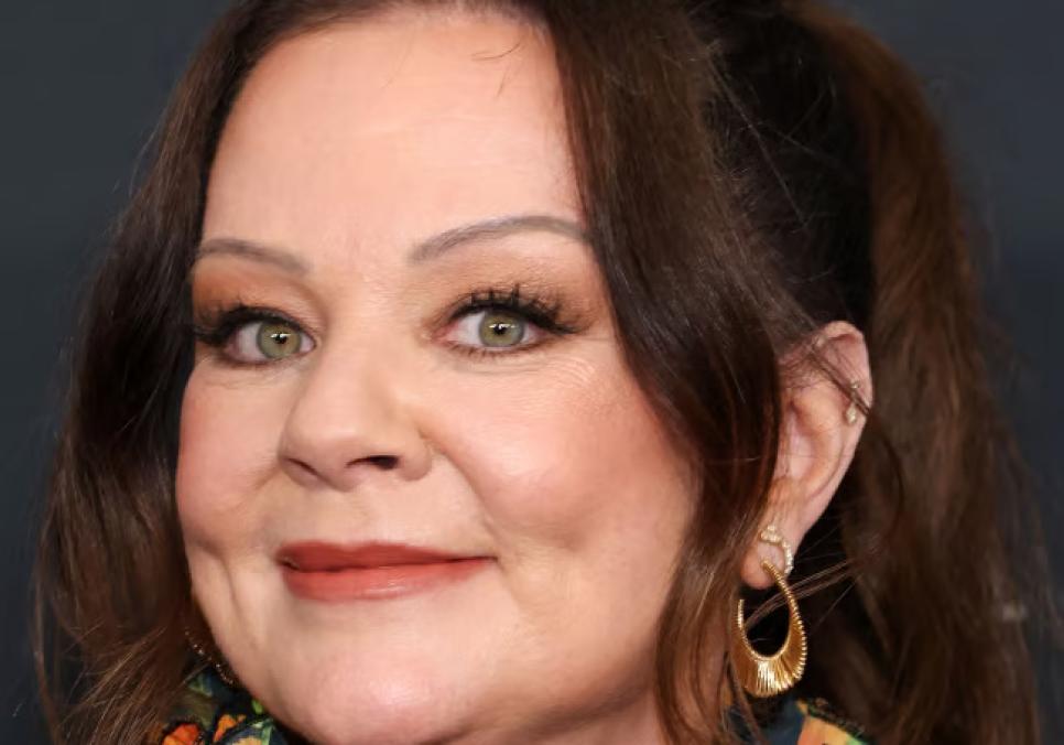 Мелісса Маккарті стала зіркою Супербоулу та новою іконою стилю в золотій сукні