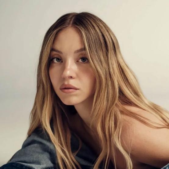 Сідні Свіні презентувала нову унісекс-колекцію білизни під власним брендом Syrn