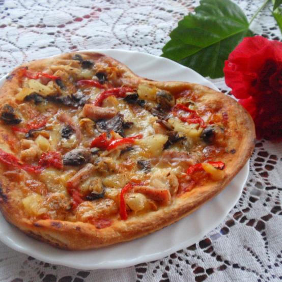 Рецепти:   Смачна домашня святкова піца до Дня святого Валентина