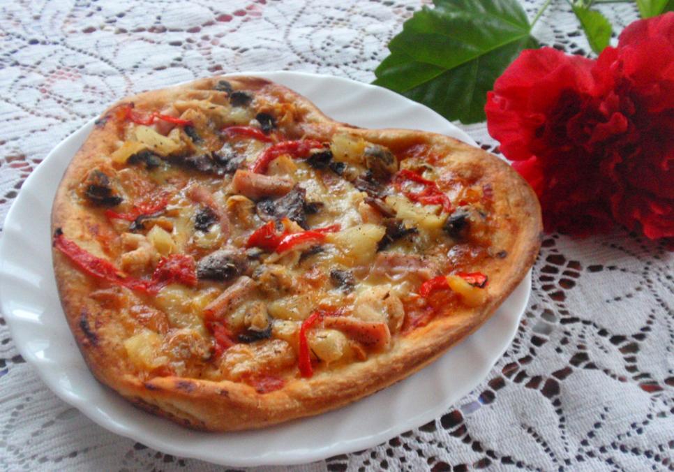Рецепти:   Смачна домашня святкова піца до Дня святого Валентина